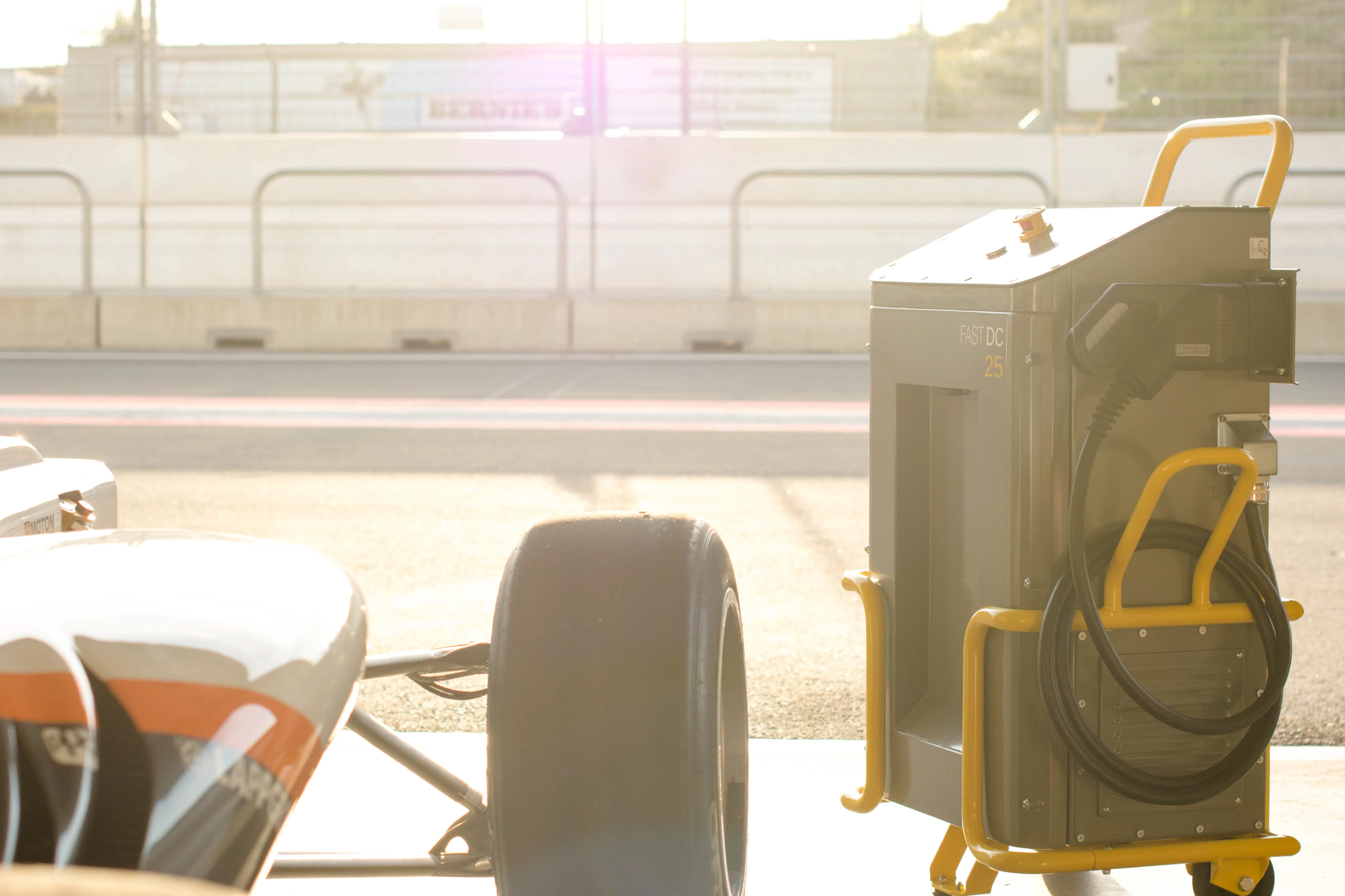 Heliox DC Mobile Charger